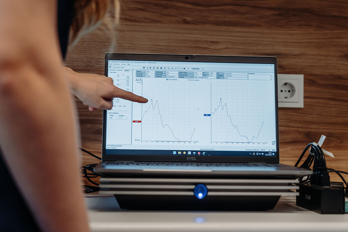 Die Ergebnisse einer Hirnstammaudiometrie werden präsentiert